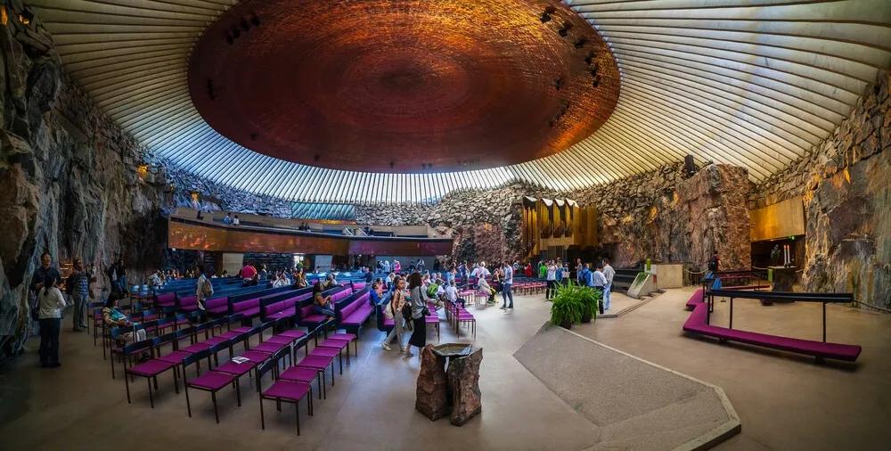 interior da igreja de pedra
