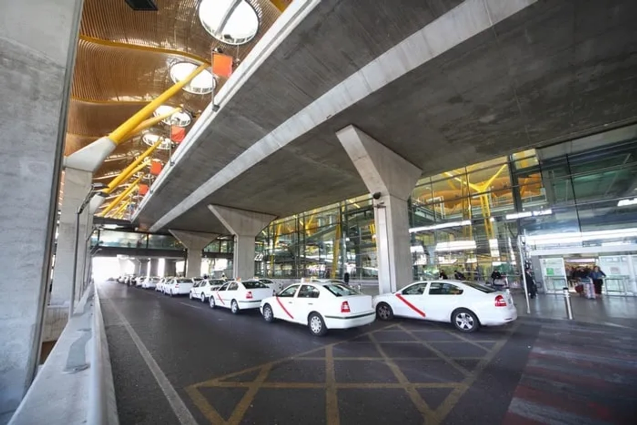 llegar al Aeropuerto de Madrid en taxi