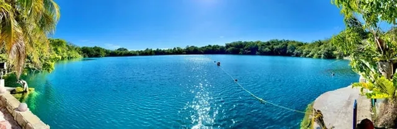 Cenote azul, México