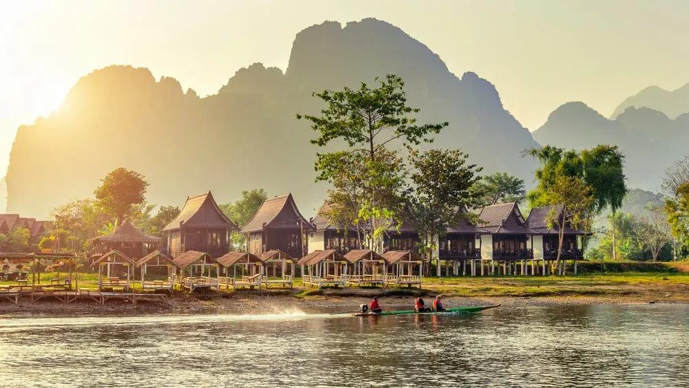 aldeia de vang vieng no laos