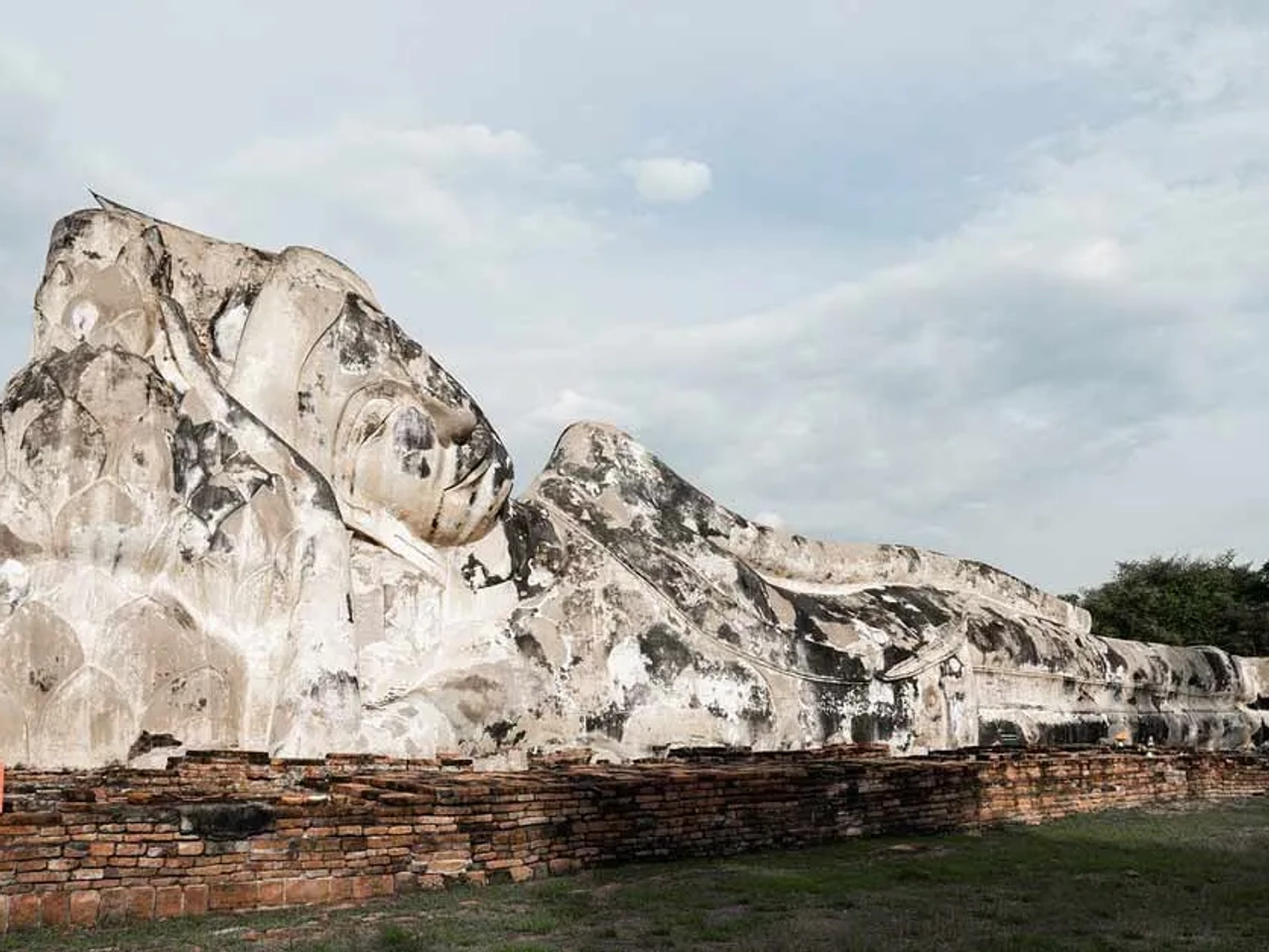 buda reclinado de Wat Lokaya Sutha