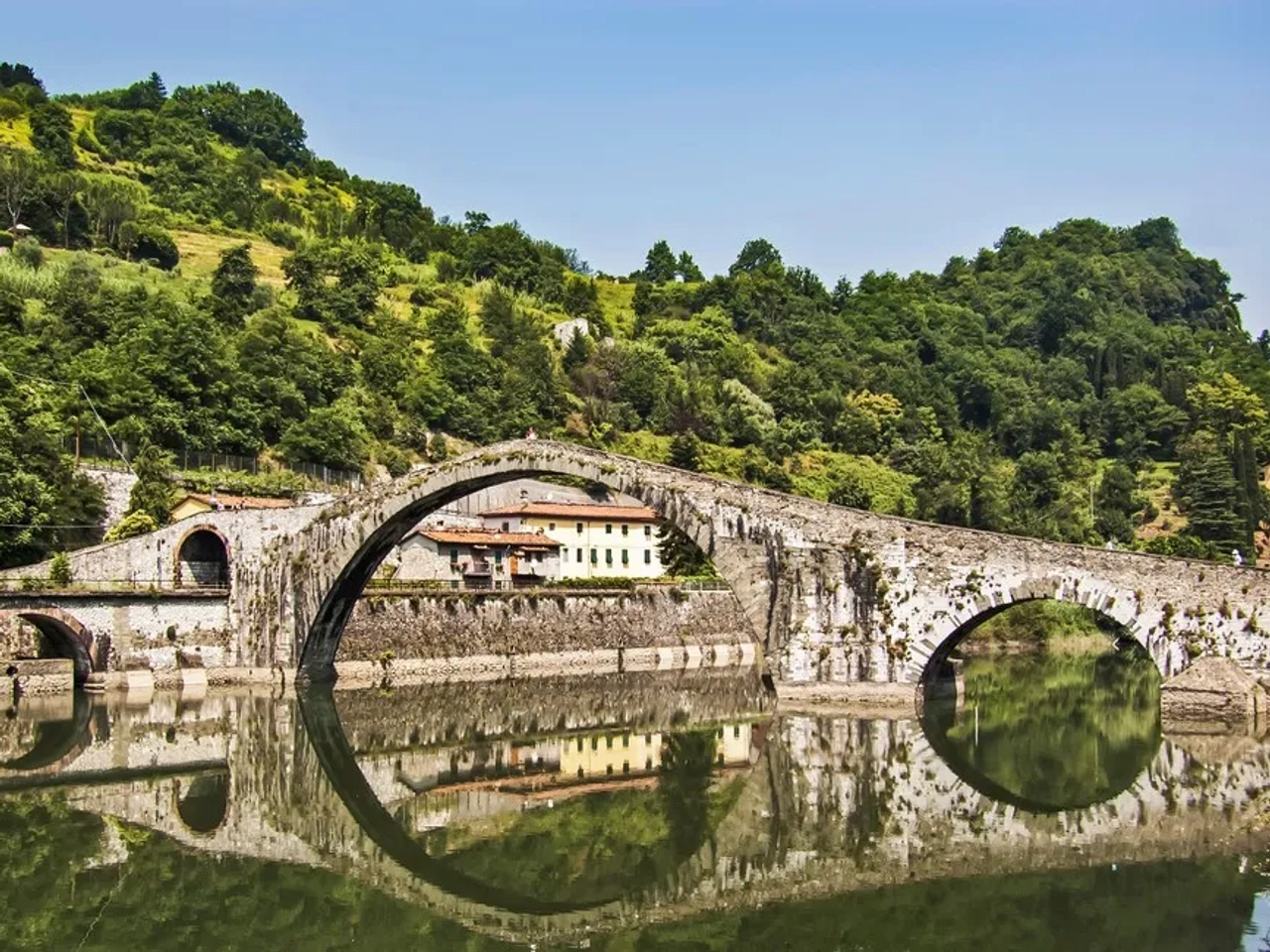 Puente Maddalena en Bagni di Lucca, Toscana, Italia