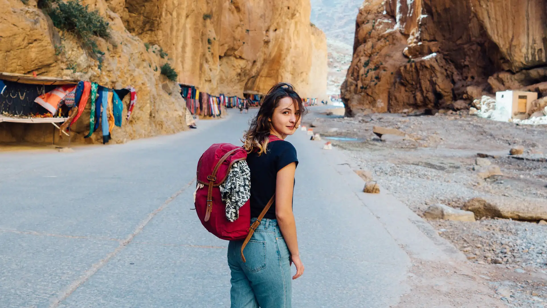 Chicas mirando el Empire State de Nueva York
