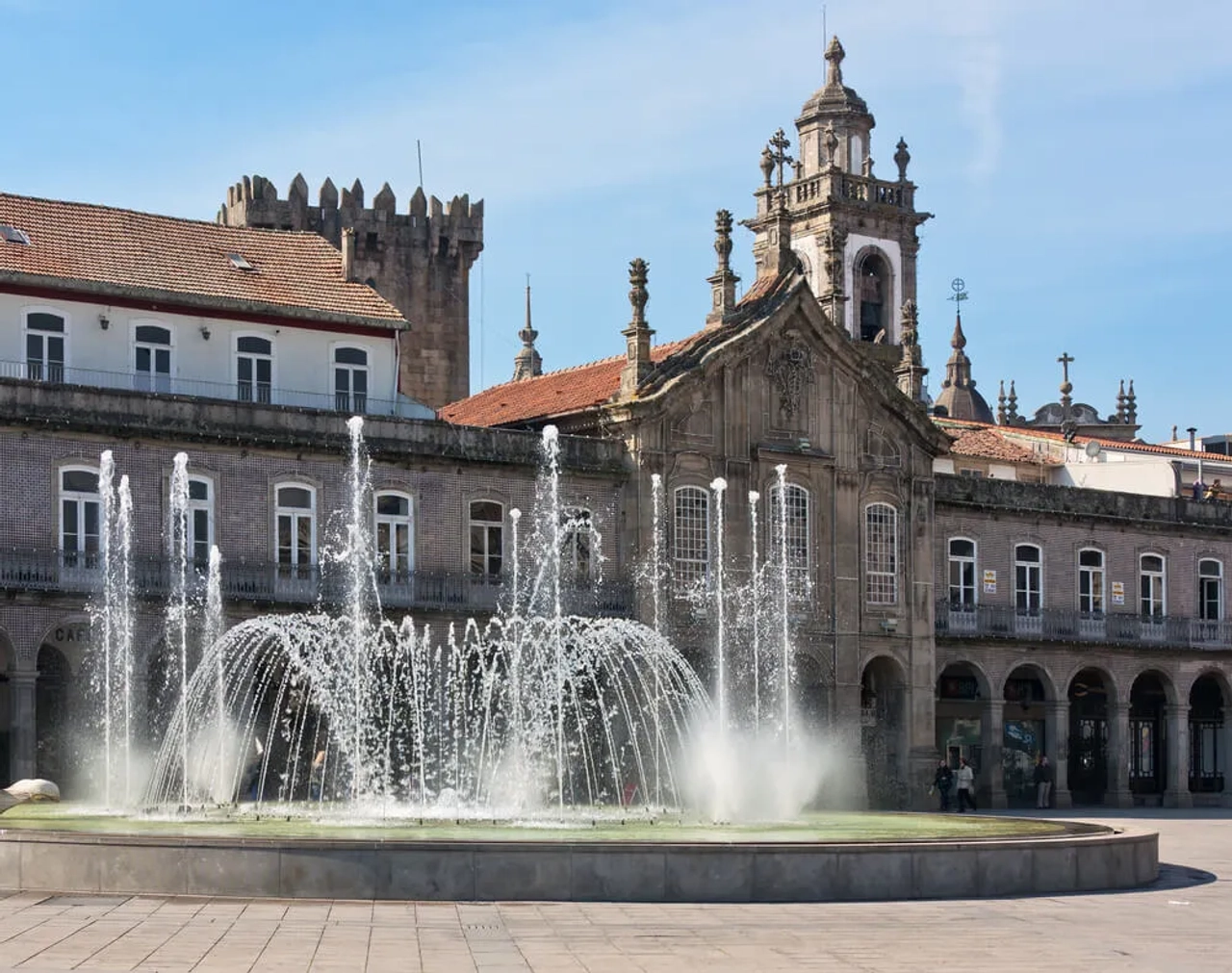 fonte luminosa e arcadas da praça da republica