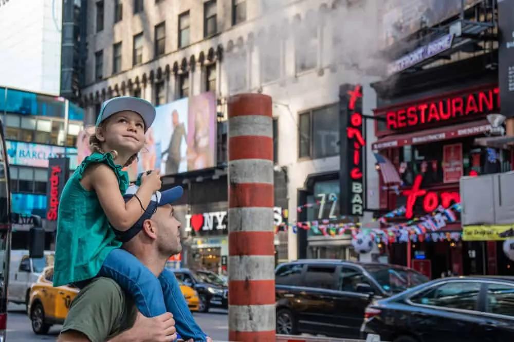 Adri y Daniela de Molaviajar paseando por Nueva York