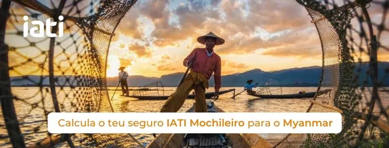 Pescador em barco no lago, ao pôr do sol, representando a cultura do Myanmar.