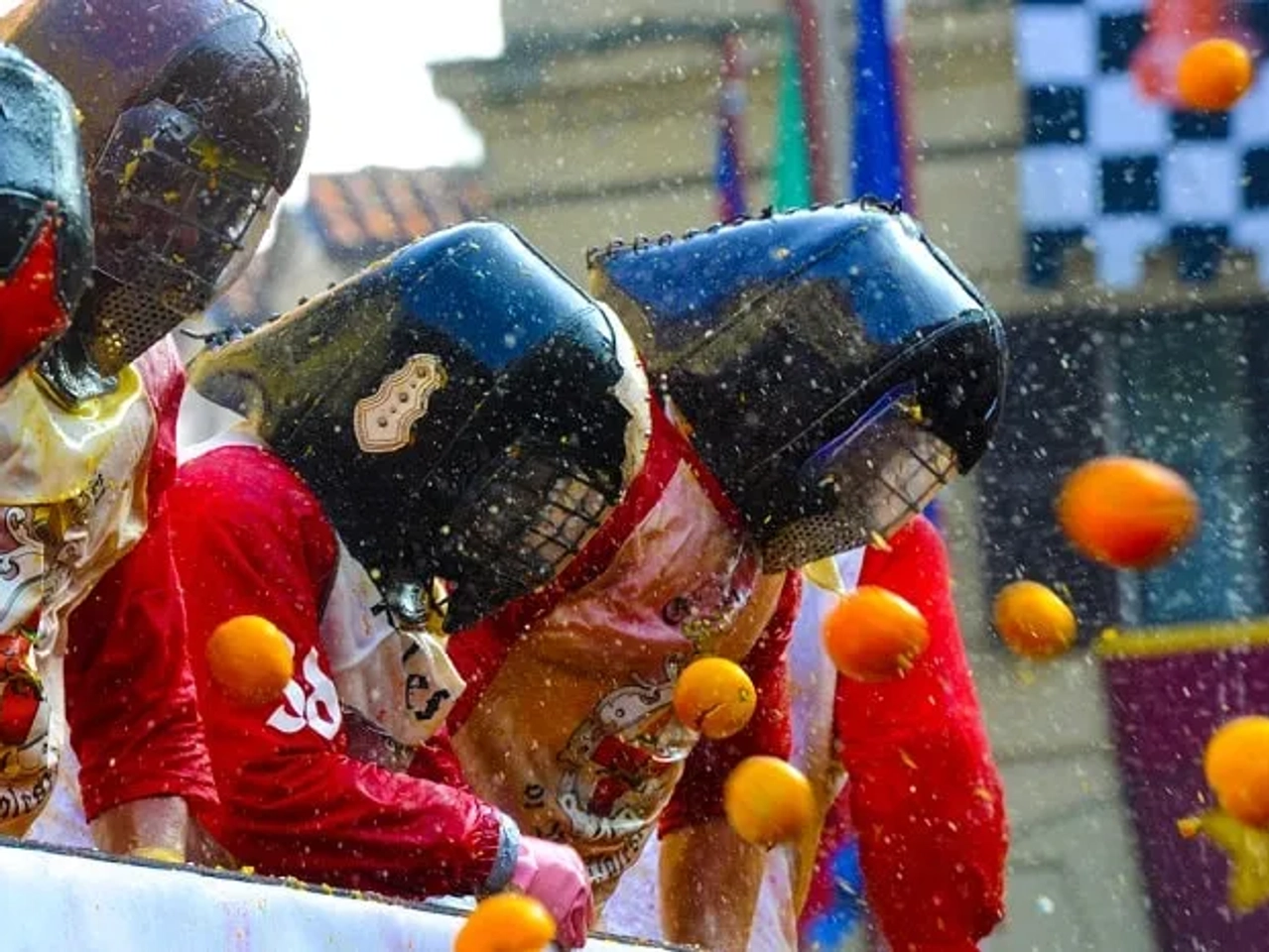 Batallas de Naranjas de Ivrea, Italia