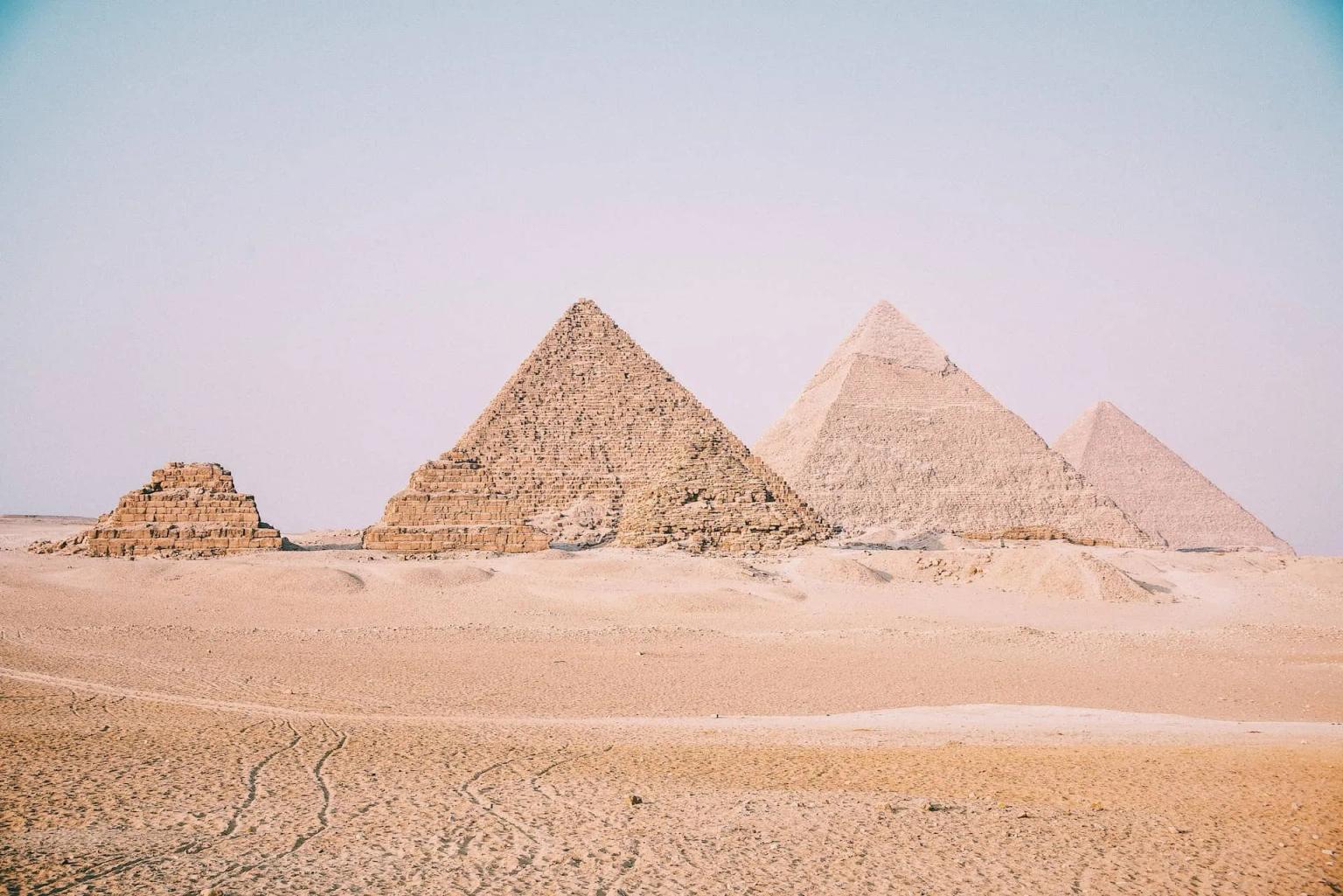 piramides no cairo no egito