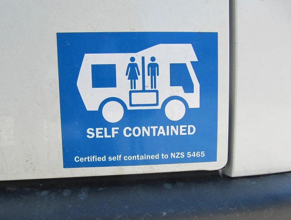 qué significa furgoneta self contained