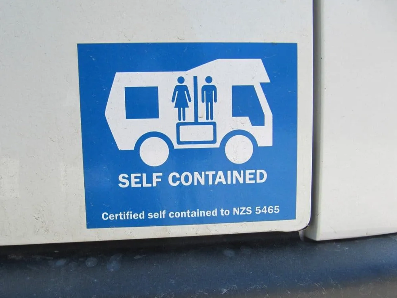 qué significa furgoneta self contained