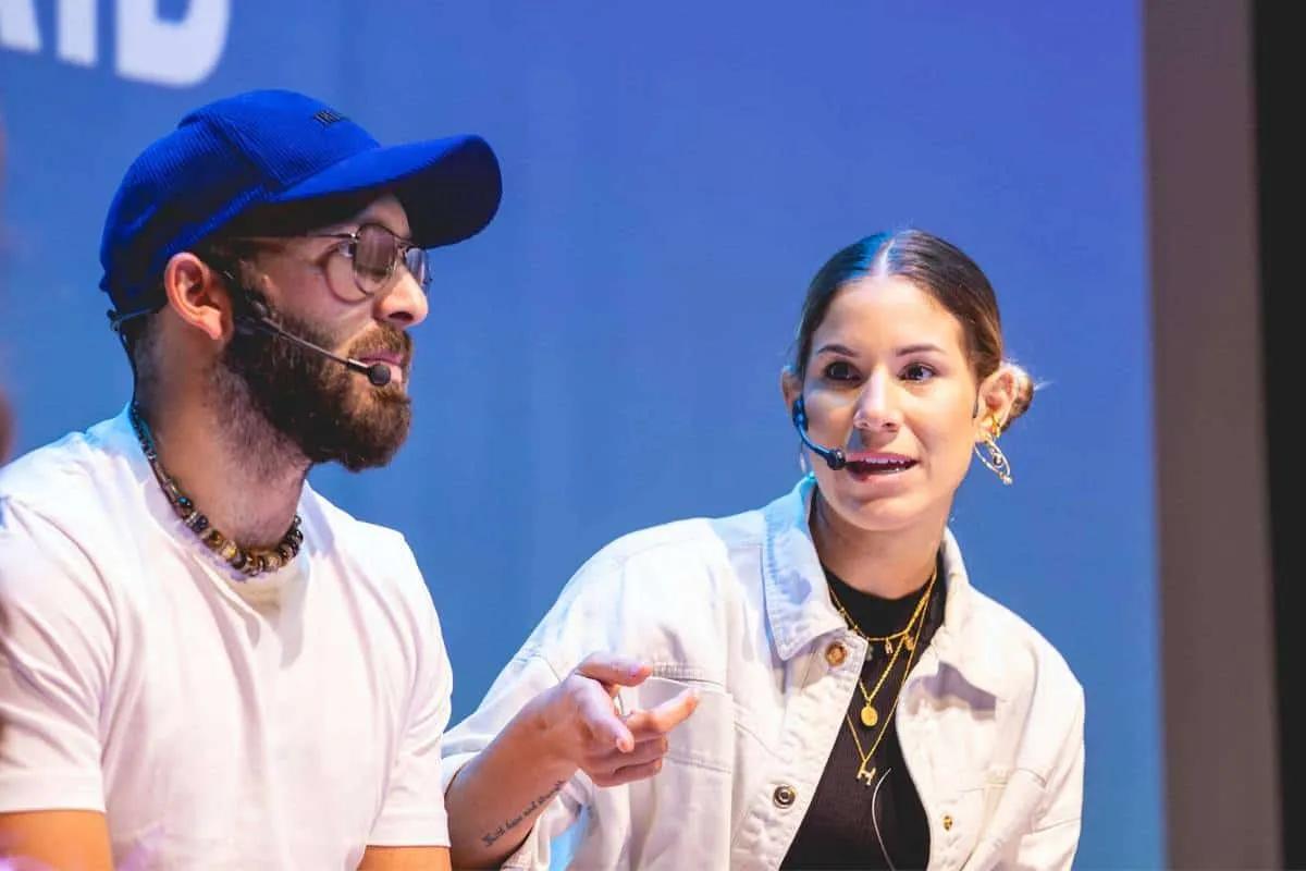 Dos Locos de Viaje Travel Pop Up