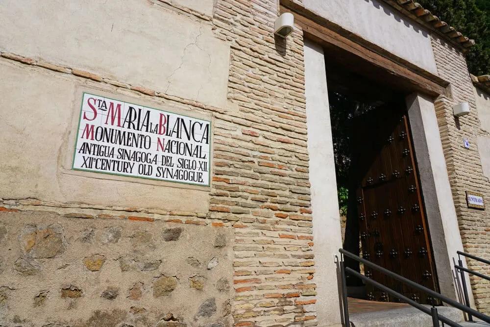 entrada da antiga sinagoga de santa maria