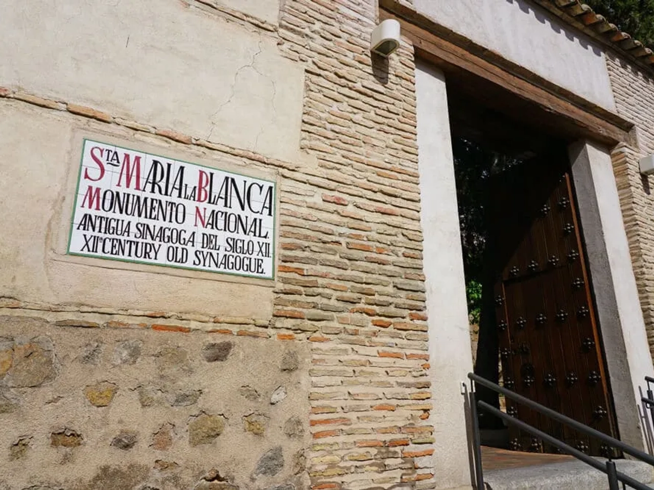 entrada da antiga sinagoga de santa maria