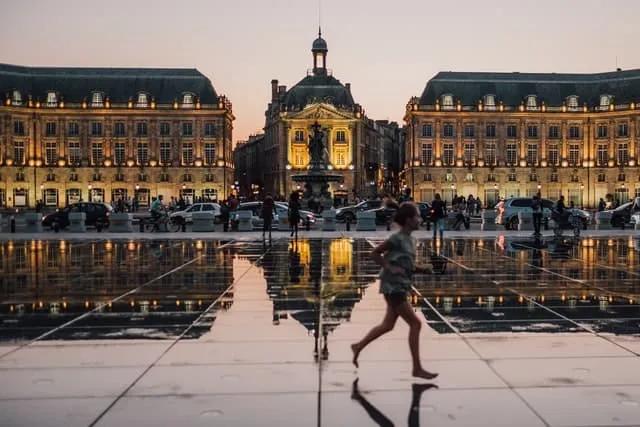 "water mirror" em Bordéus em França