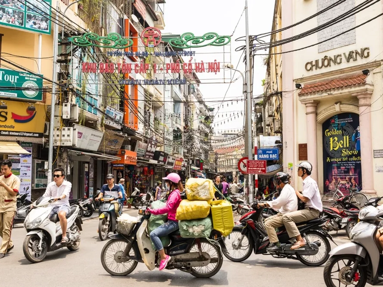 transito de motas no centro de hanoi