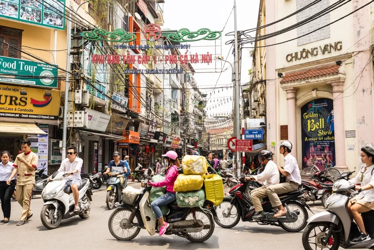 transito de motas no centro de hanoi