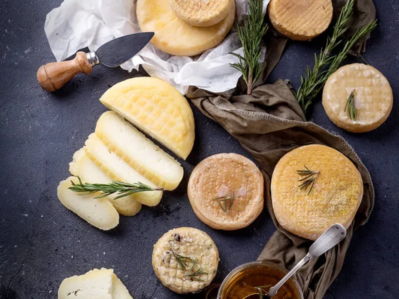 vários tipos de queijos alentejanos