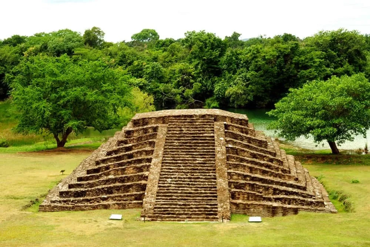 Lagos de Colón México