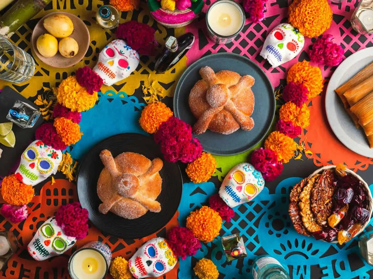 pan de muerto e calaveritas de açucar