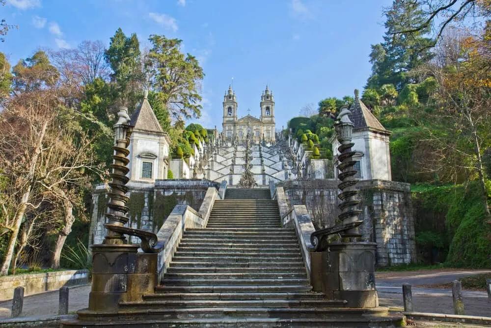 subida dos escadorios principais do bom jesus do monte