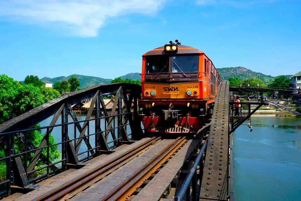 Puente sobre el Río Kwai en Kanchanaburi