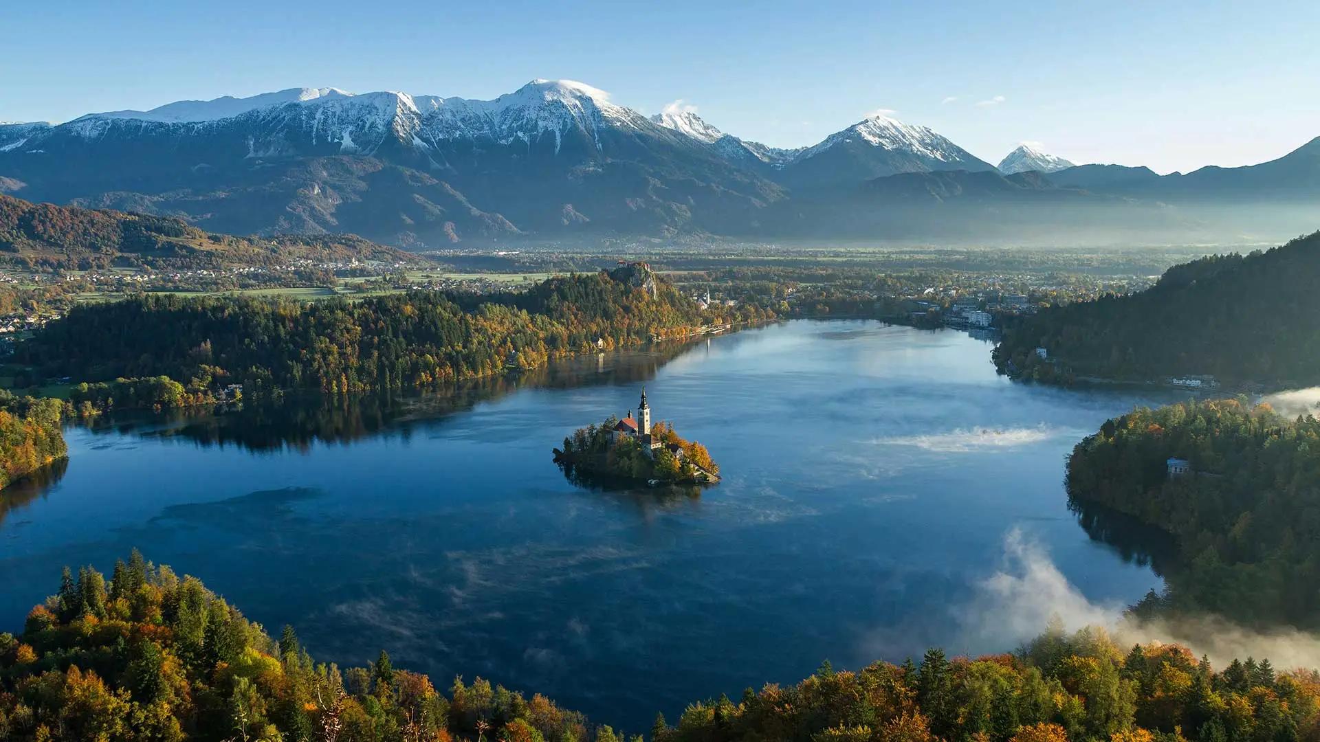 lago bled uno de los lugares mas famosos que ver en eslovenia