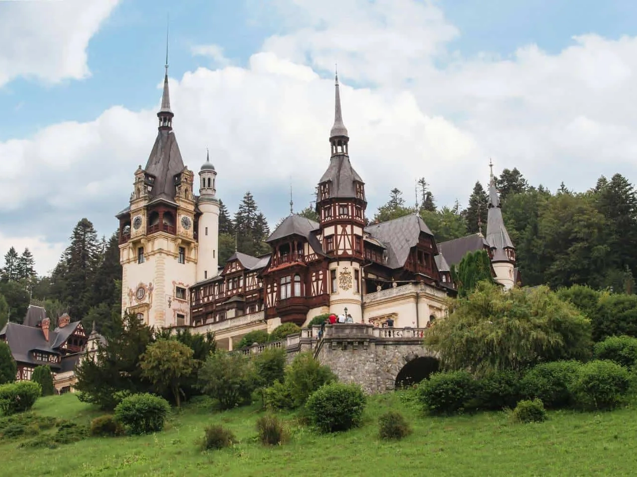 castelo de peles em sinaia na romenia