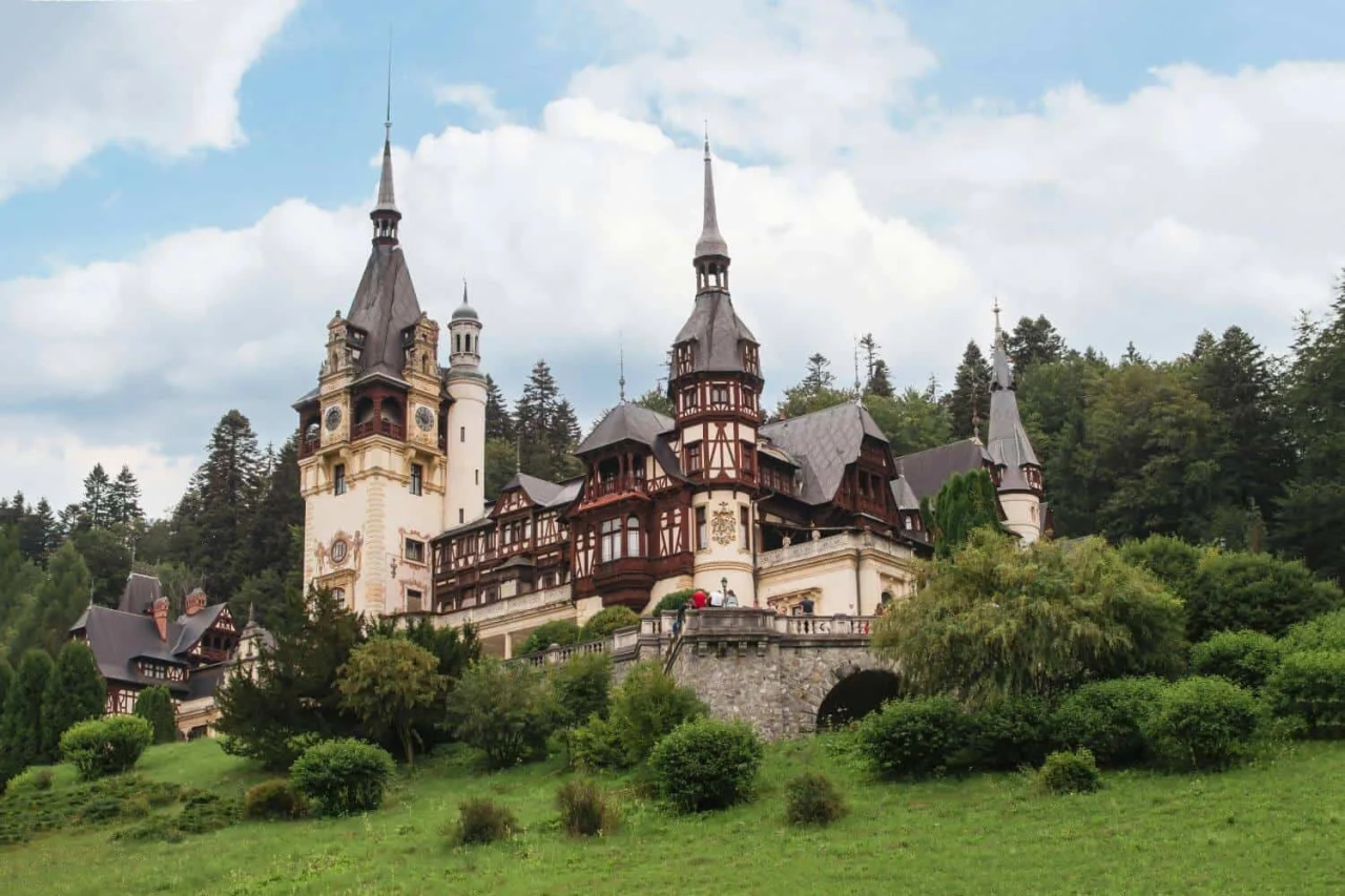castelo de peles em sinaia na romenia