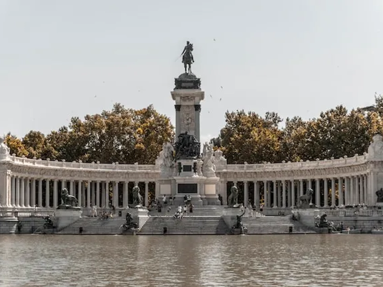 park de el retiro in madrid
