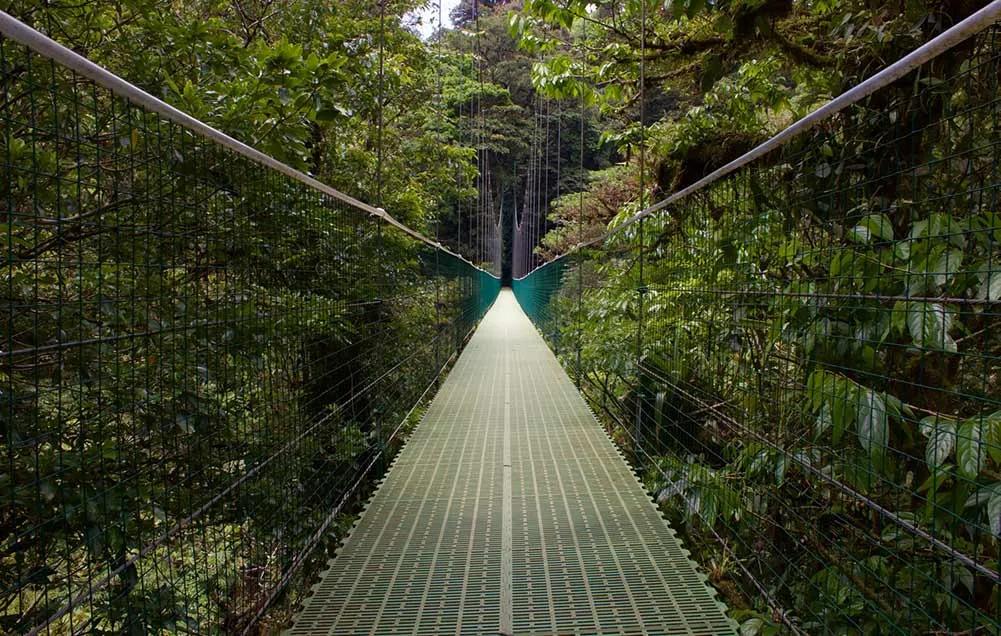 ponte suspensa de arenal na costa rica