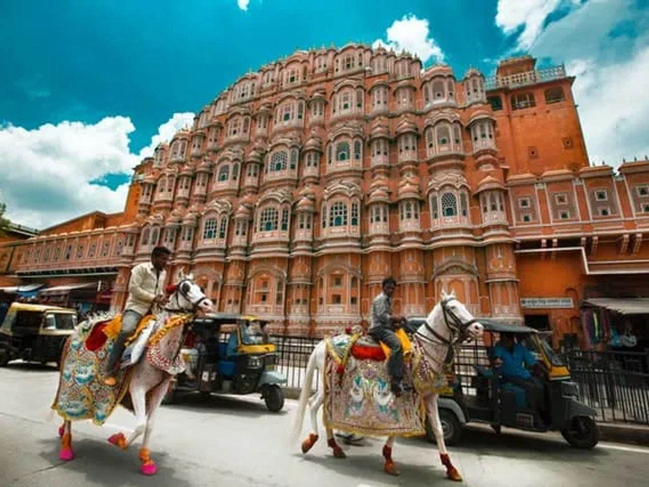 dois locais a cavalo em jaipur