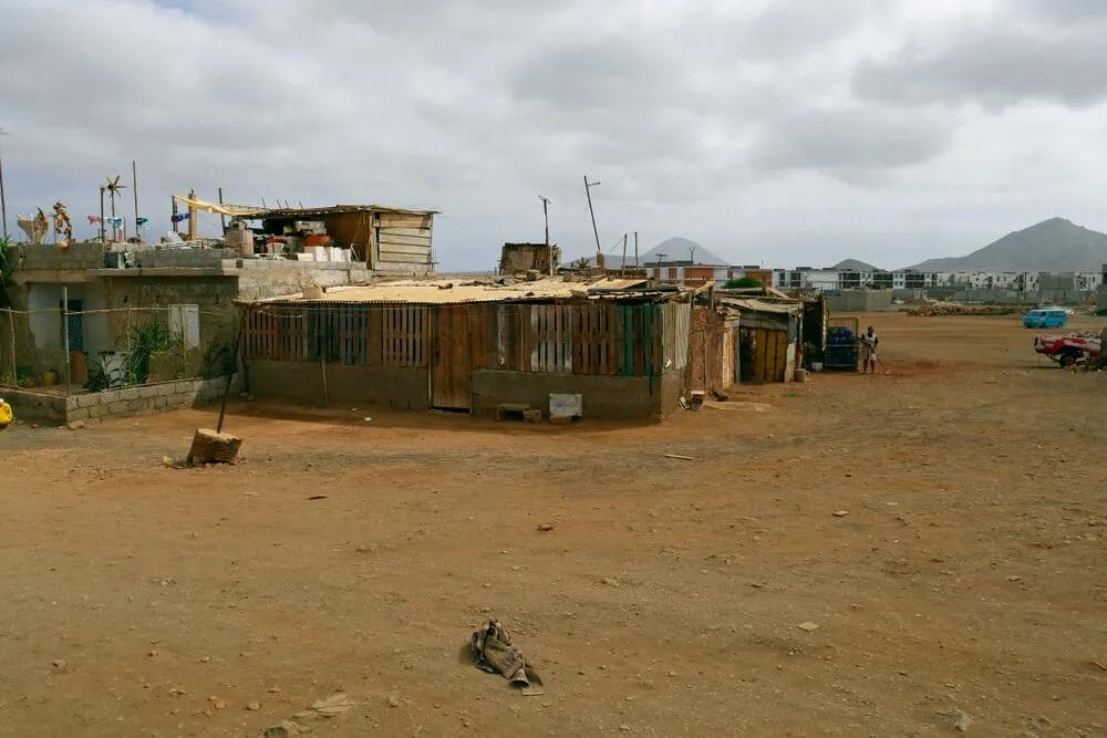 barracões precários em terra boa ilha do sal cabo verde