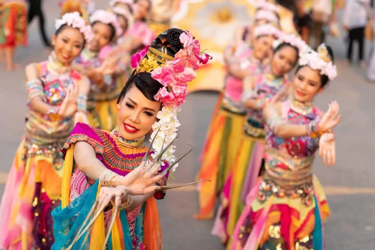 dançarinas na tailandia - É seguro viajar para a Tailândia?