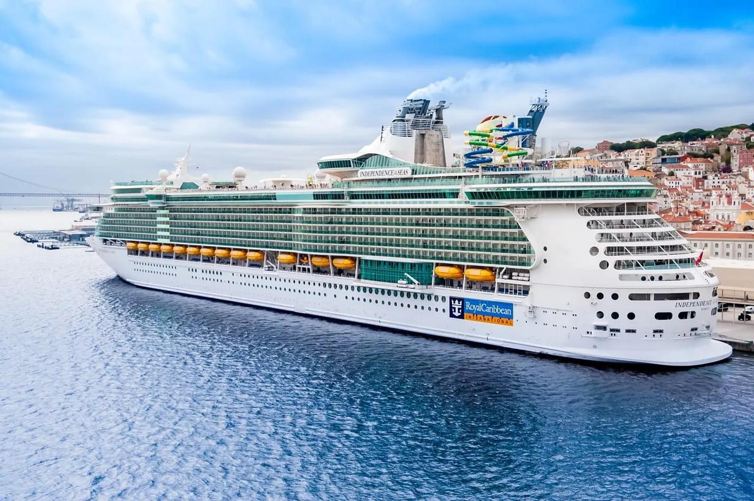 cruzeiro da royal caribbean atracado