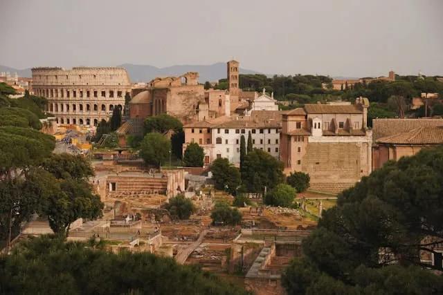 coliseu romano visto da cidade de roma
