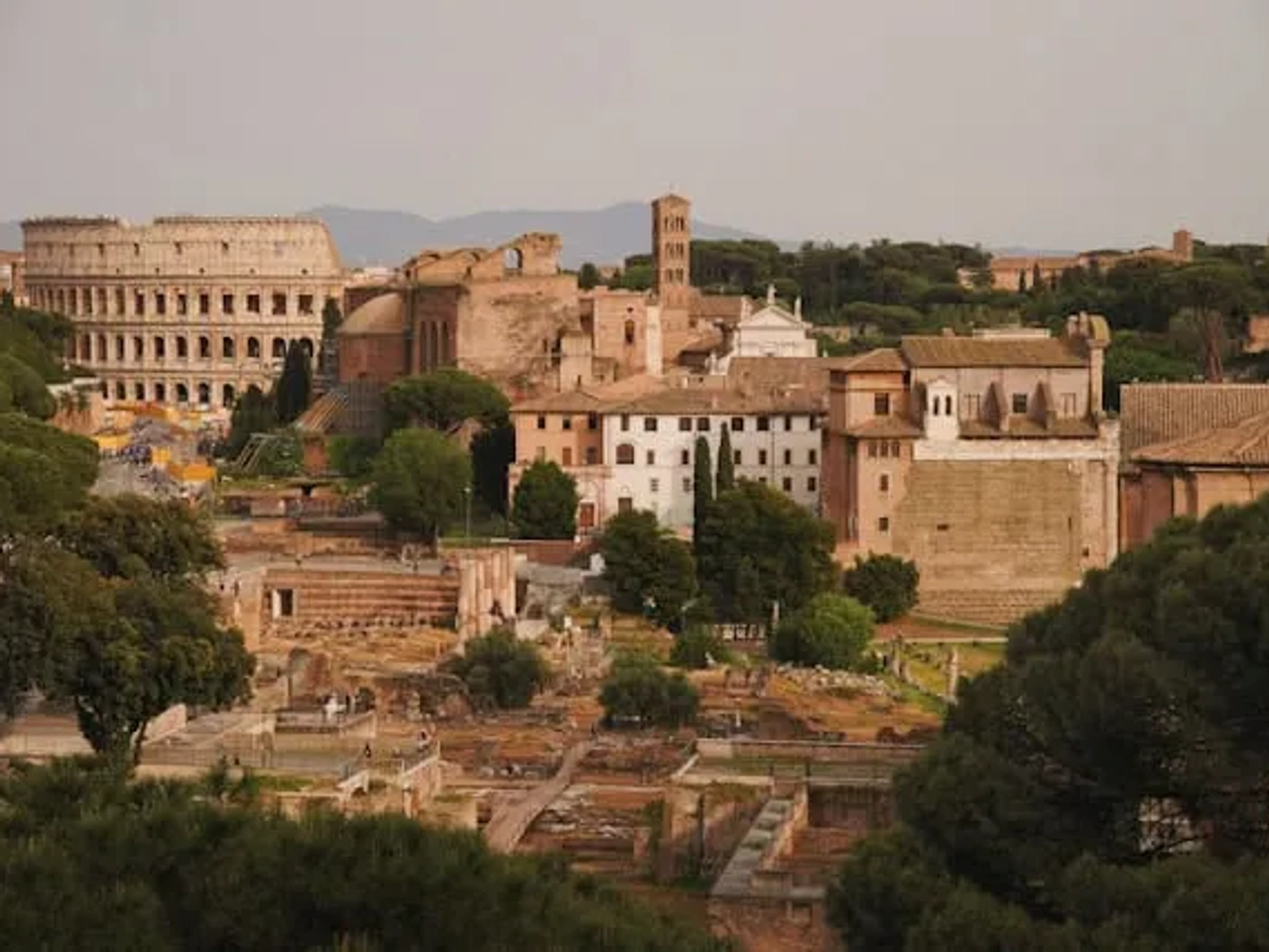 coliseu romano visto da cidade de roma