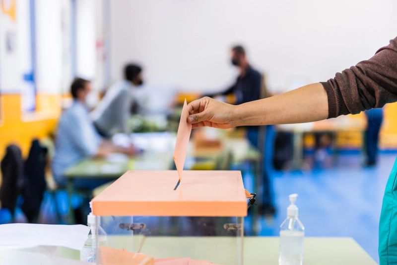Me ha tocado mesa electoral y tengo un viaje: ¿qué puedo hacer?
