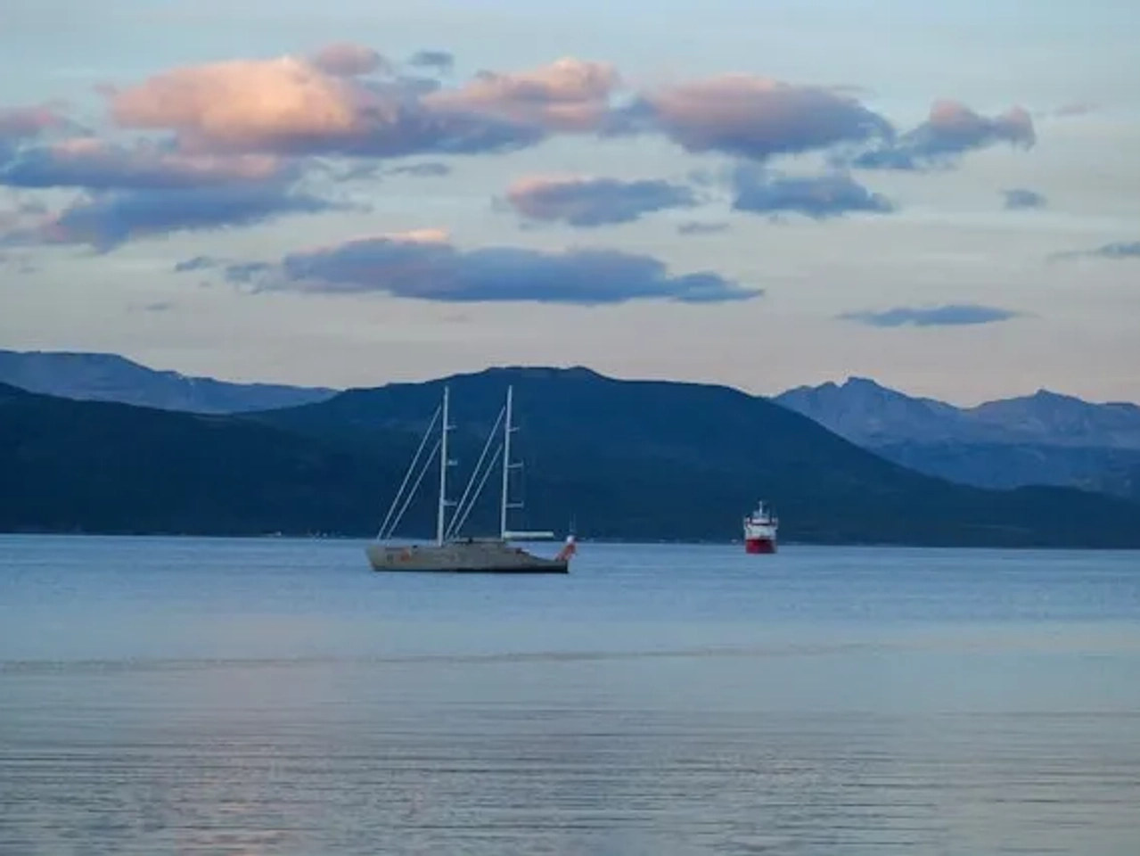 barcos a navegar em puerto williams