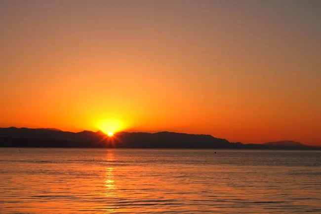 "Protege tus vacaciones con el seguro de viaje IATI."