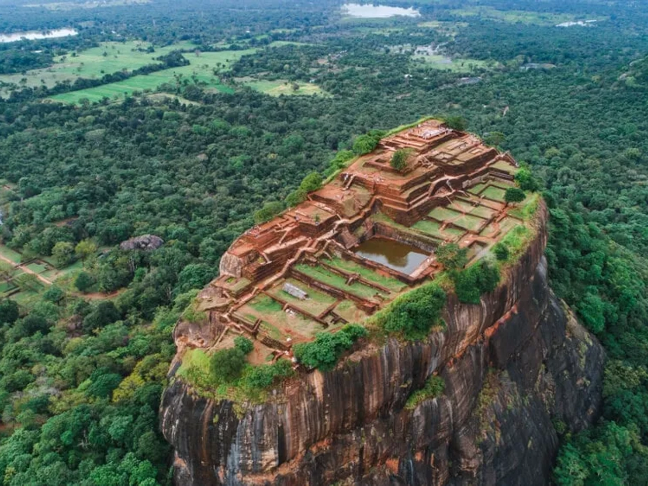 fortalez de lions rock e cidadela de sigiriya vista desde o alto