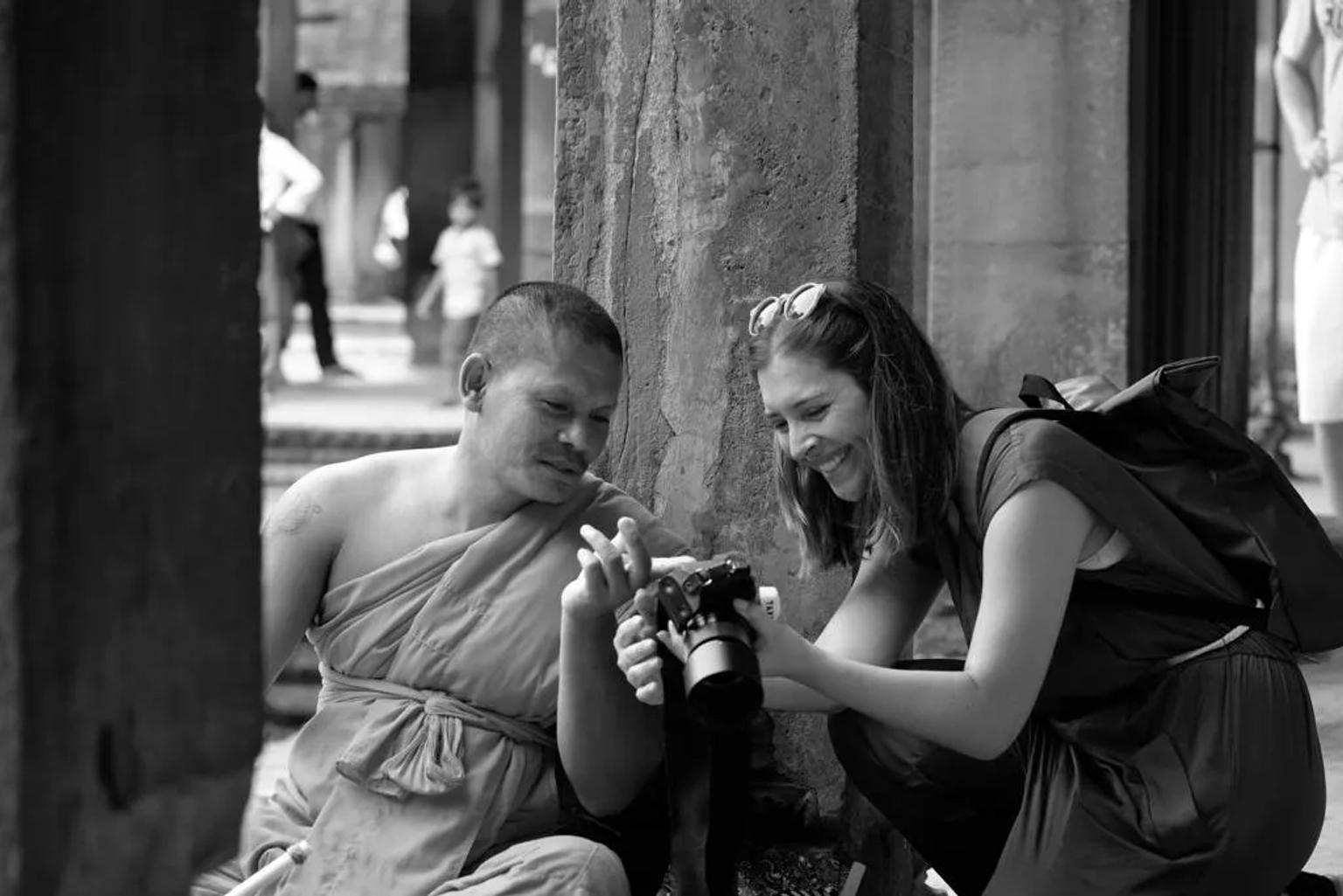 monge em angkor wat interessado em fotografia