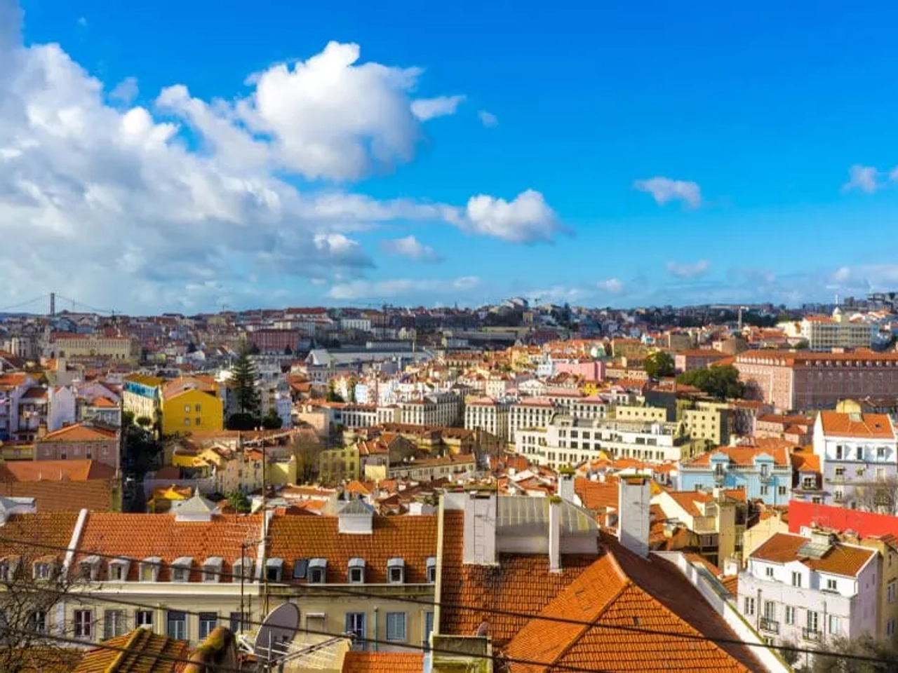 vista aérea dos bairros típicos de lisboa
