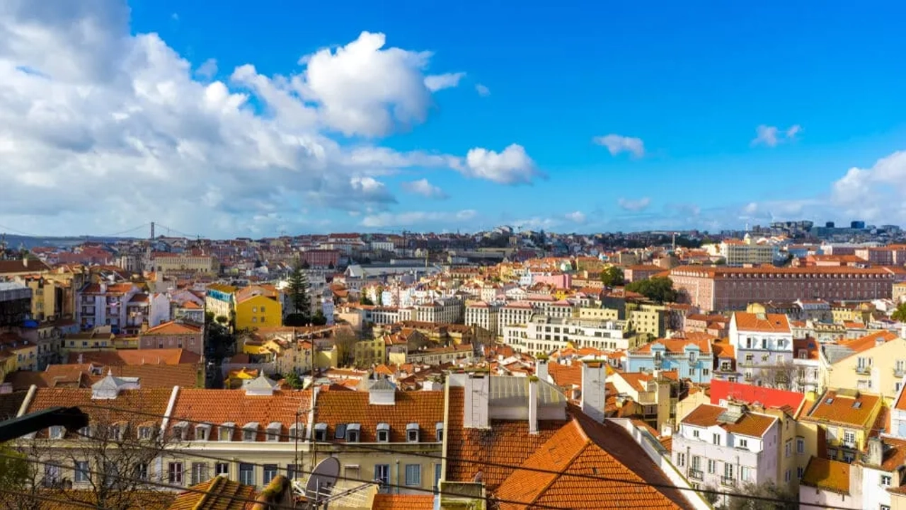 vista aérea dos bairros típicos de lisboa