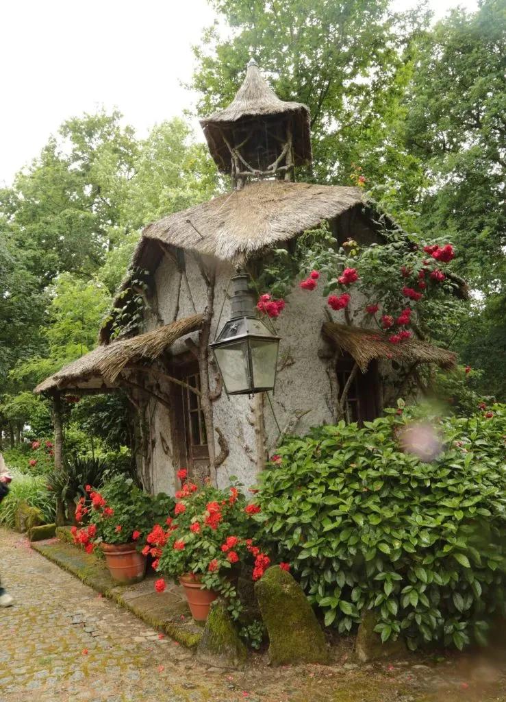 vista de uma das casas da quinta da aveleda