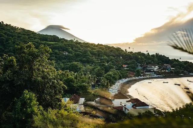praia de amed vista de cima em bali
