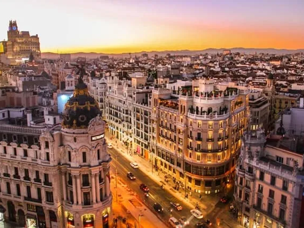 Sunset na Gran Via em Madrid