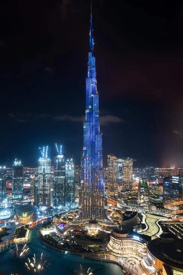 dubai durante a noite