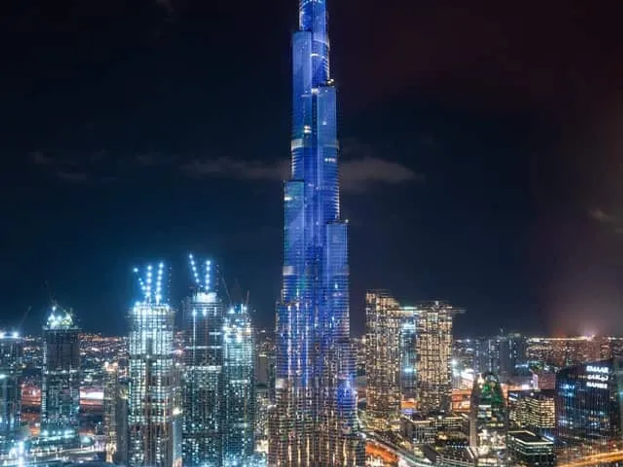 dubai durante a noite