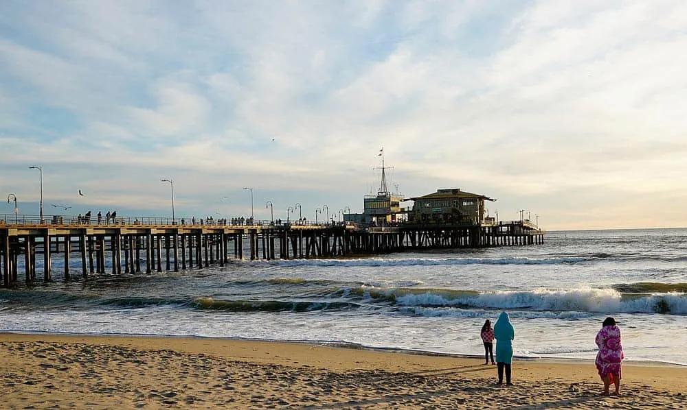 el muelle al atardecer