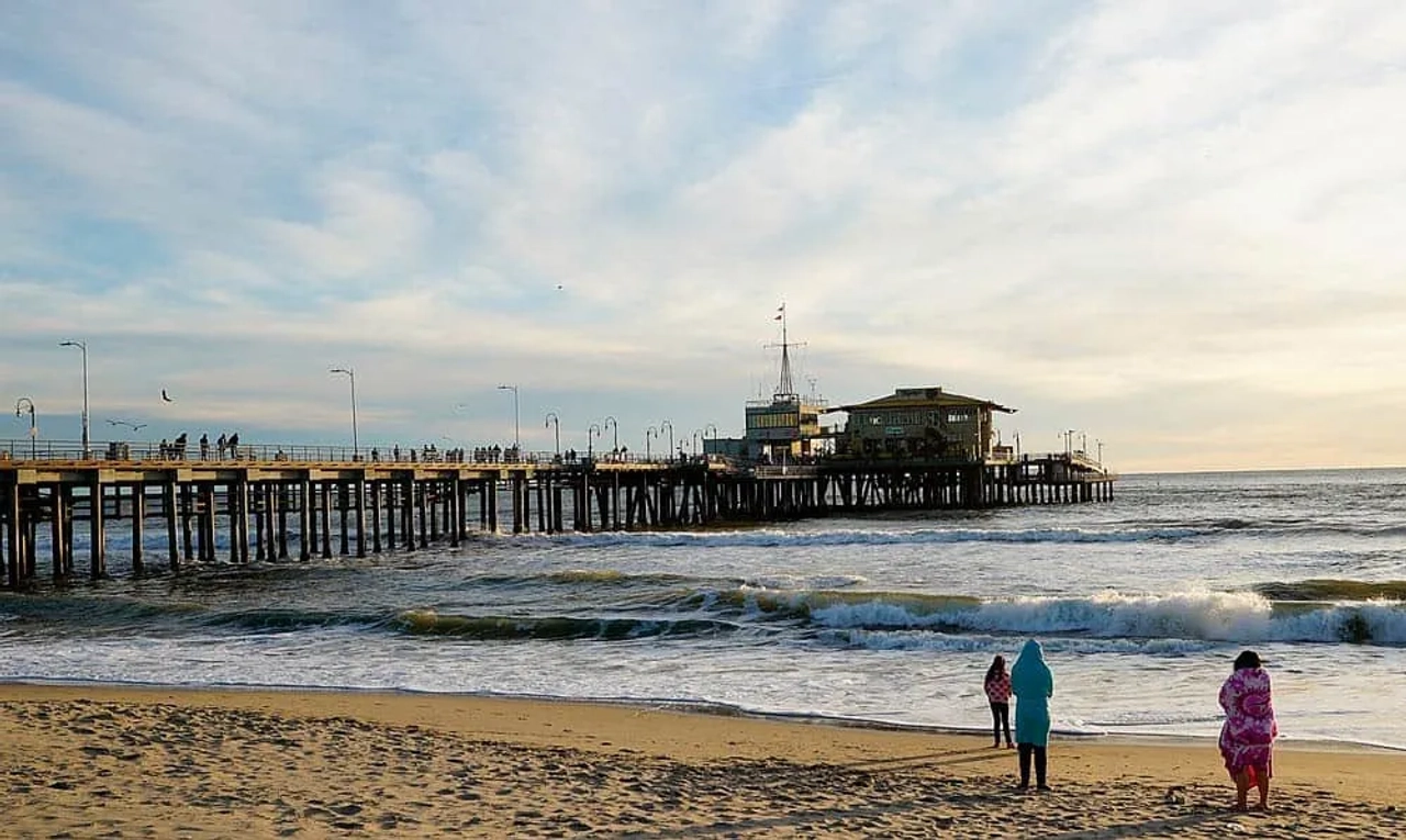 el muelle al atardecer